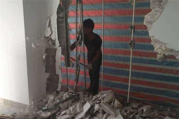 商場撤場商鋪里拆除裝修玻璃膠需要弄干凈嗎？