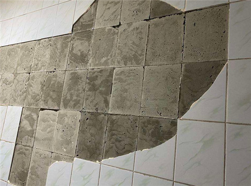 墻上的一塊瓷磚壞了想換掉,教你如何標準拆卸和更換瓷磚技巧