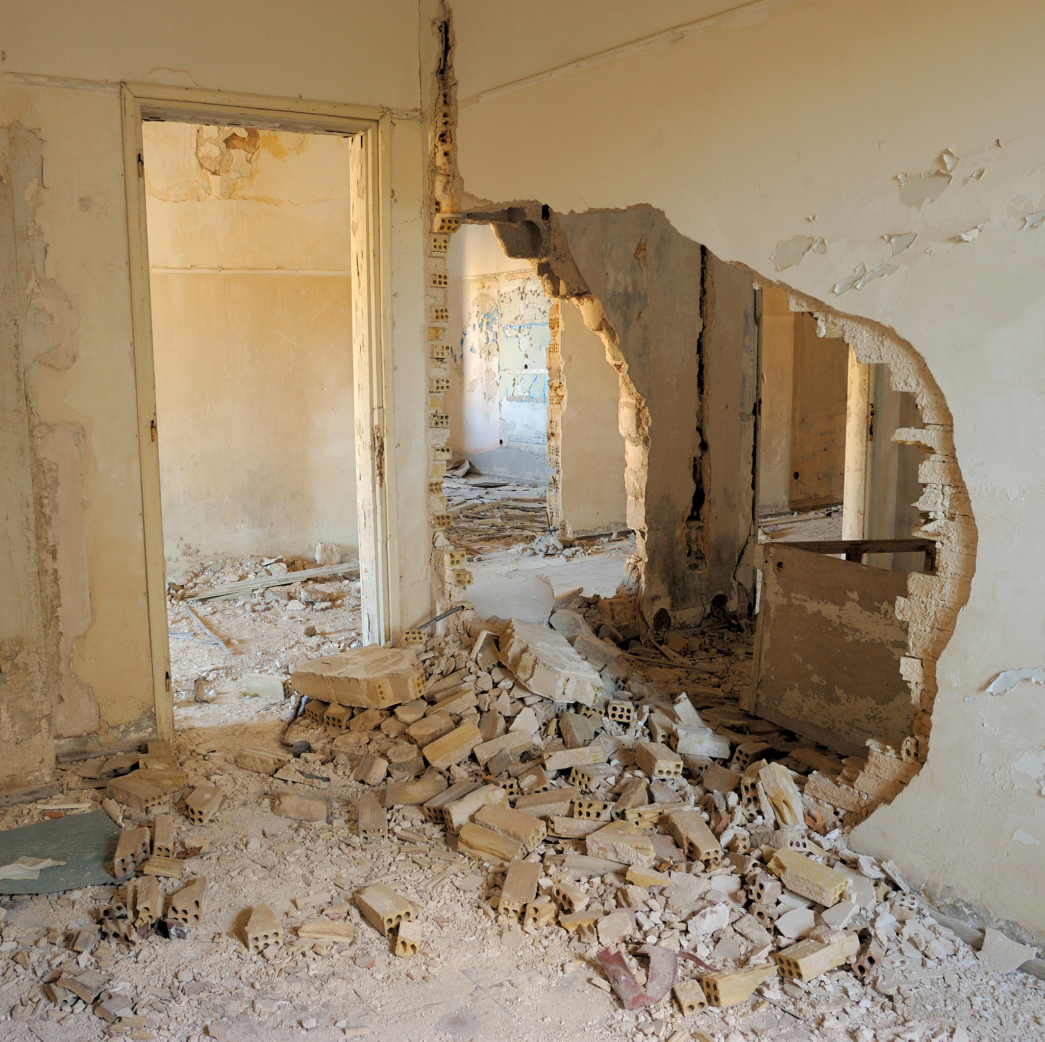 怎樣人工拆墻最快 拆墻注意事項