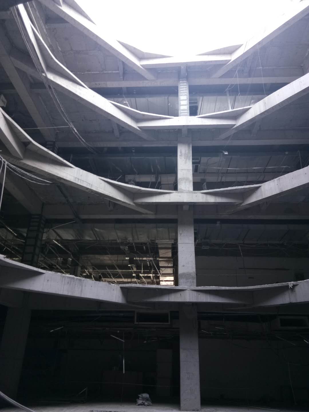 大型商場(chǎng)拆除順序揭秘：科學(xué)規(guī)劃保障順利進(jìn)行