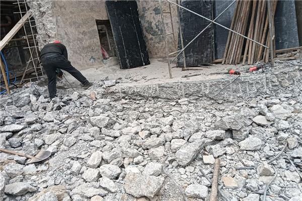 二手房裝修不需要花的三筆冤枉錢(qián)之一——破拆地面